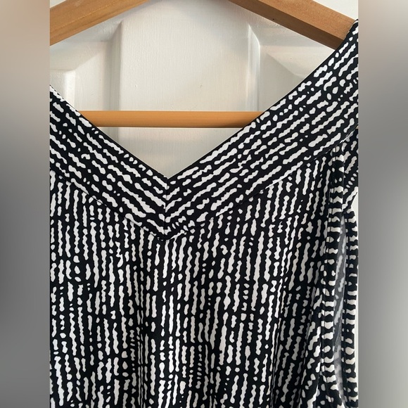 Ann Taylor Loft Black & White Criss Criss Front Dress Size 4 - Picture 6 of 7